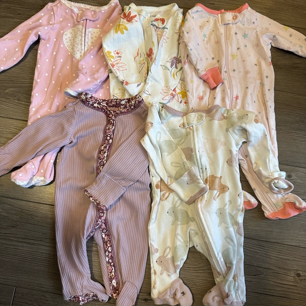 💟 BOGO! Carters & Gerber NB girl sleepers bundle of 5